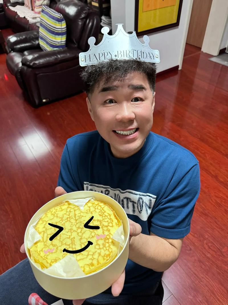 王宝强过年自拍照，脸怎么变圆胖三斤了呢？