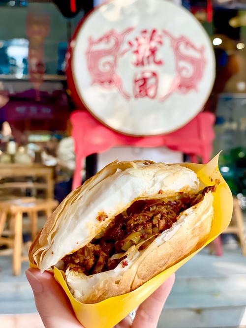 鹿晗周五为何不减肥，却要吃肉夹馍和羊肉泡馍？