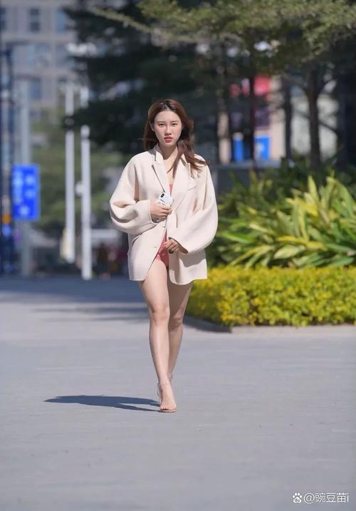 如何通过夏季美腿法打造出热裤级的美腿呢？