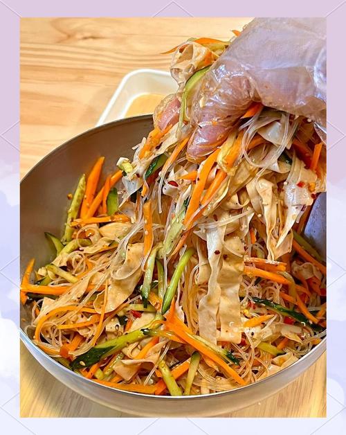 如何制作低脂美味的鲜拌三皮减肥菜谱？