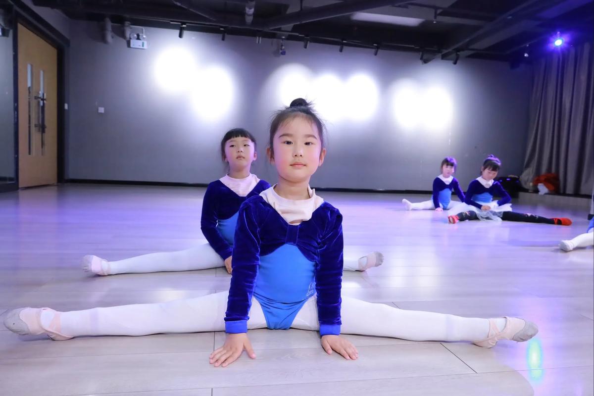 如何通过体验拉丁舞有效扭掉小肥腰呢？