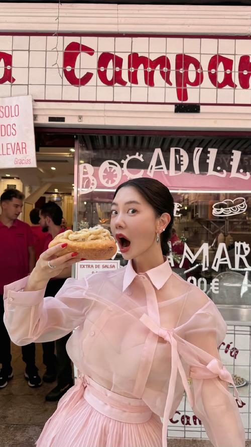 如何应对岁末美食挑战，塑造S曲线身材3D效果？