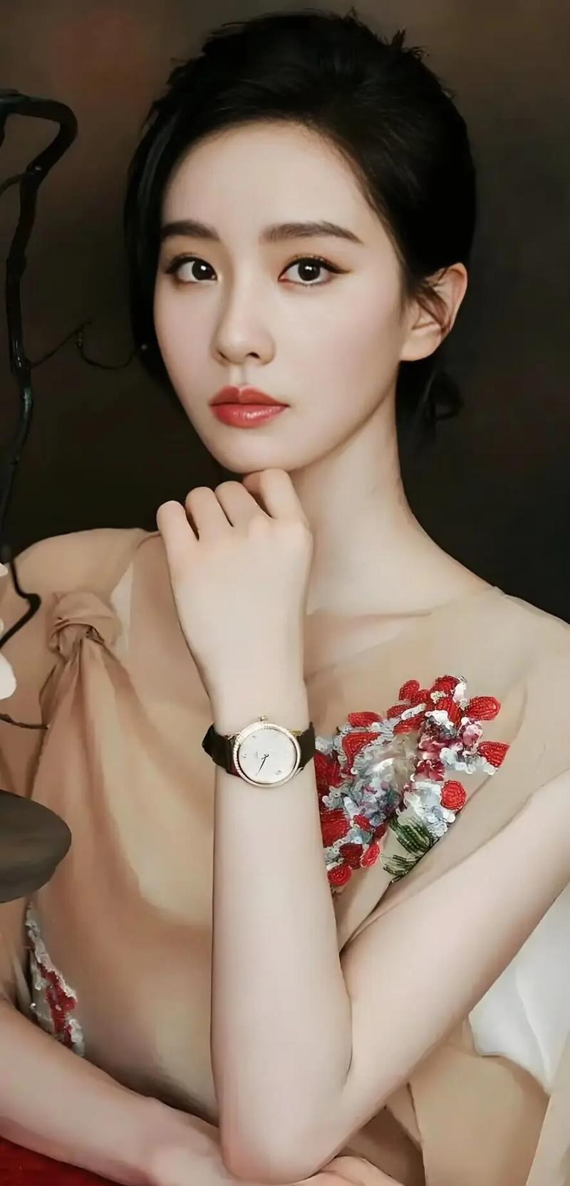 哪些女明星的魅力特点最吸引人，她们是如何展现个人魅力的？