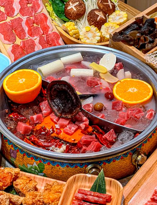 冬季吃火锅，是选清汤还是其他口味更合适呢？