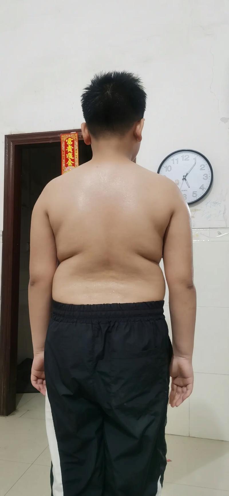 男子因太胖被嘲笑，为何愤而减肥变成型男？