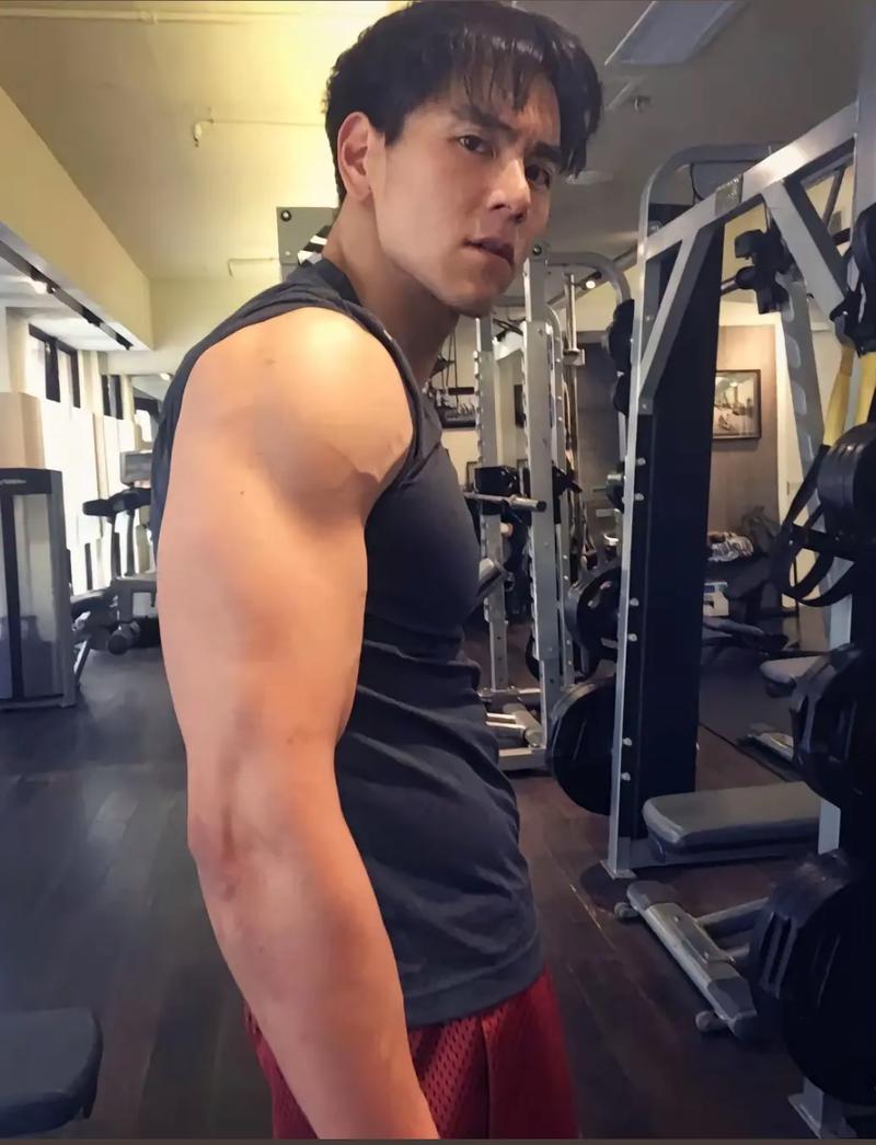魏晨彭于晏健身照曝光了吗？他们的大秀好身材是真实的吗？