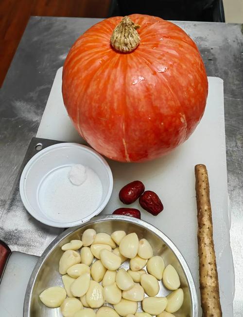 如何快速制作甜甜南瓜减肥餐，打造完美黄金身段？