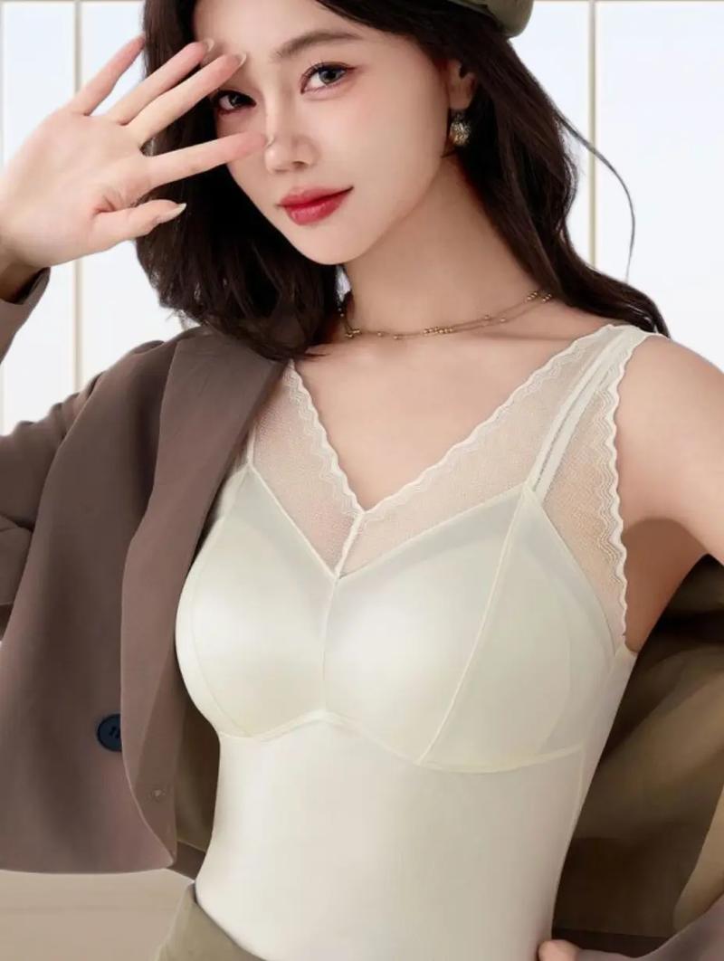 没有美背怎么能让美胸更加完美展现呢？