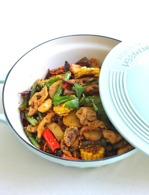 冬季吃麻辣香锅对肠胃不好，这种天气应该减少食用吗？