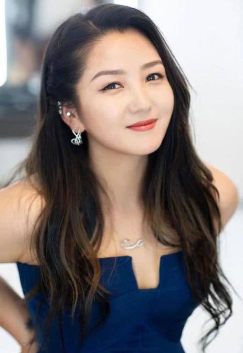 何洁减肥为何只能看不能吃，朋友大快朵颐汉堡薯条，我能忍吗？