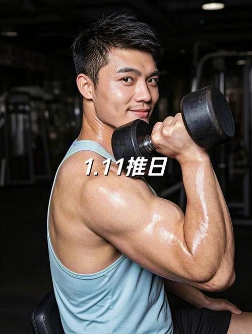 这位62岁健美冠军的身材，怎么堪起来比20岁小伙还健硕呢？