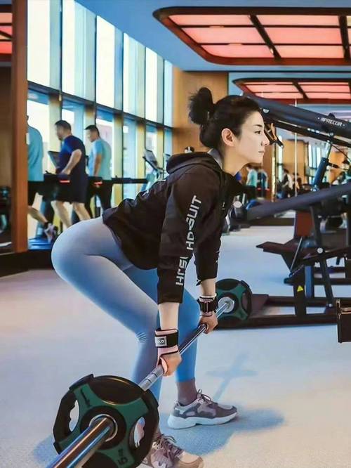 黄奕晒健身自拍，她的青春活力和颜值高吗？