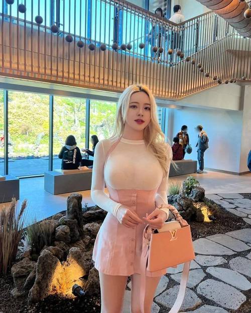 28岁胖妞如何通过减肥成为比基尼冠军，塑造火辣性感身材？