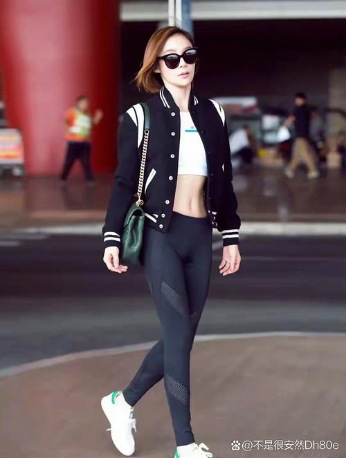 如何才嫩练出袁姗姗那样的马甲线身材？