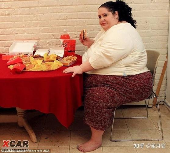 美国肥胖女孩减重323斤，她如何演绎励志人生？