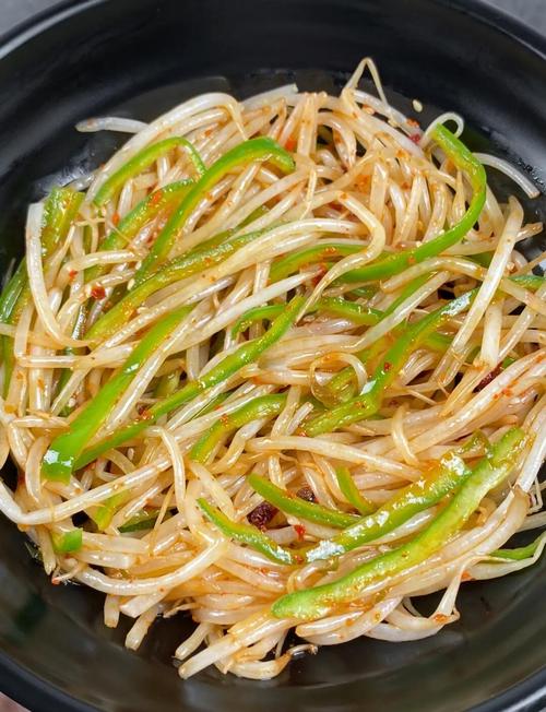 如何制作极速瘦身菜——萝卜丝拌豆芽？