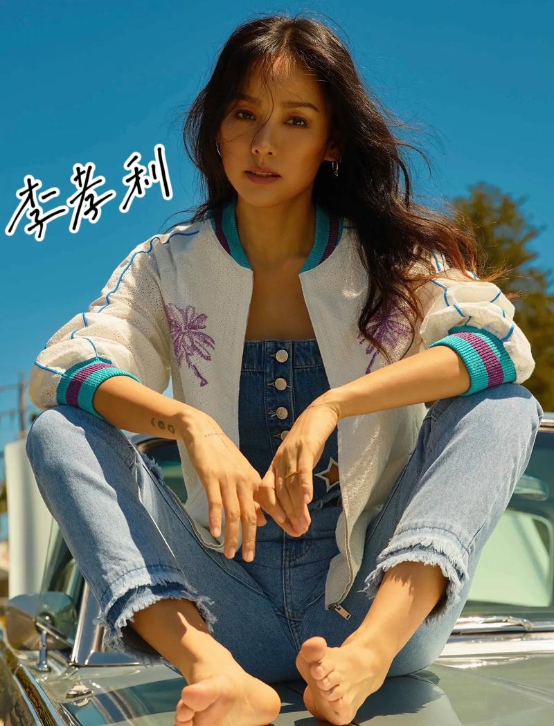 李孝利最新广告中性感美腿展示，是哪款产品？