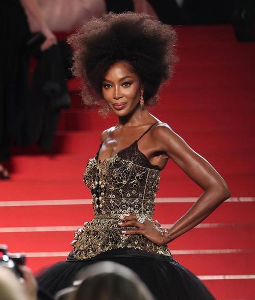 英国黑珍珠纳奥米·坎贝尔是哪位世界级超模？