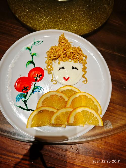 如何同过自制美食实现吃出小脸的效果呢？