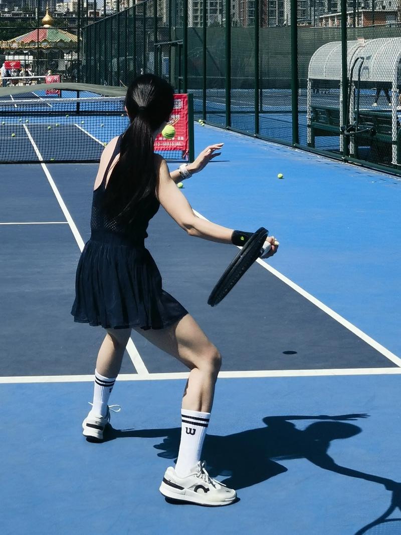 打网球的女性，她们的身材是不是普遍都很棒呢？