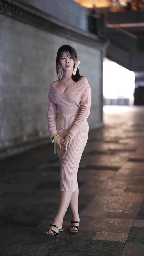 20岁女孩晒出的完美身材照片，是真的吗？揭秘骗局真相！