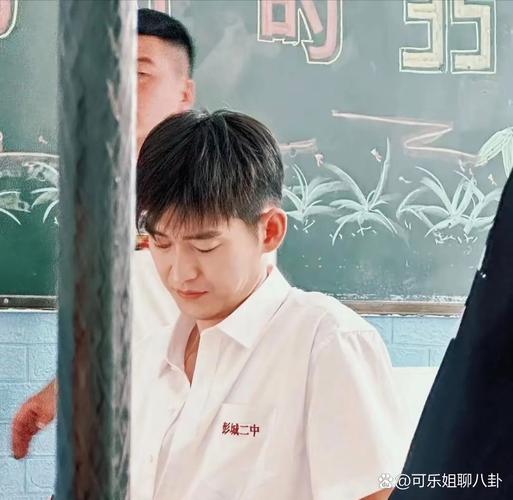 张翰最近是不是长胖了竟然晒出自拍还有双下巴，这是怎么回事呢？