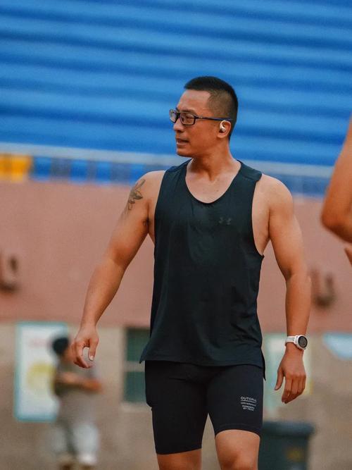 东莞小伙体重190多斤，为圆参军梦减重50斤，如何Zuo到的？