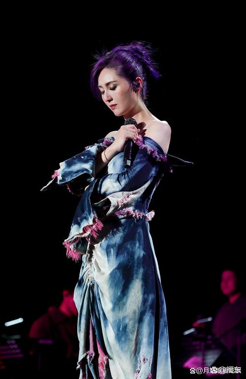 杨千嬅演唱会即将到来她如何仅用几日时间成功减重七公斤应对挑战？