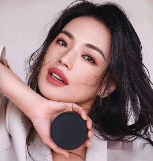 舒淇是如何通过三点秘诀同时实现护肤和减肥的呢？