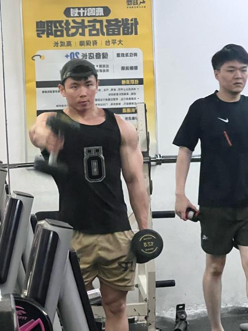 这位美胖男两年减掉92公斤后成为健身教练，他有什么秘诀吗？