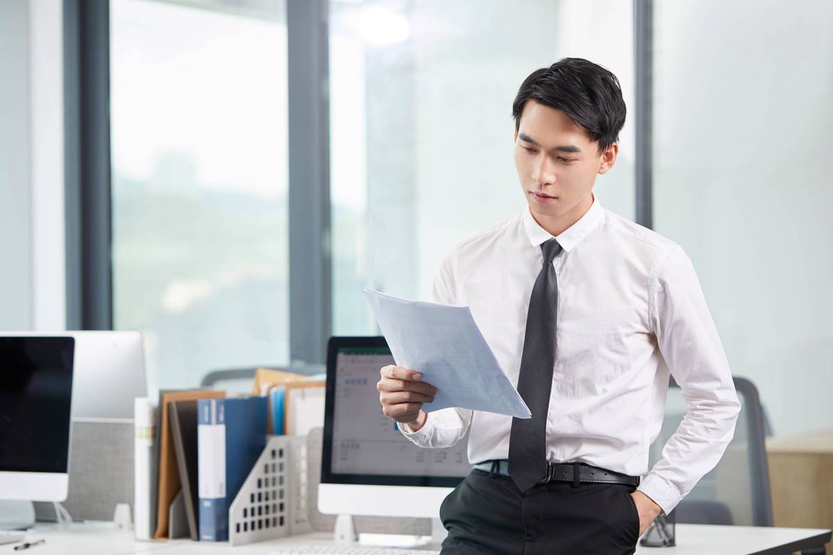 如何避免白领男性在忙碌工作中发胖？