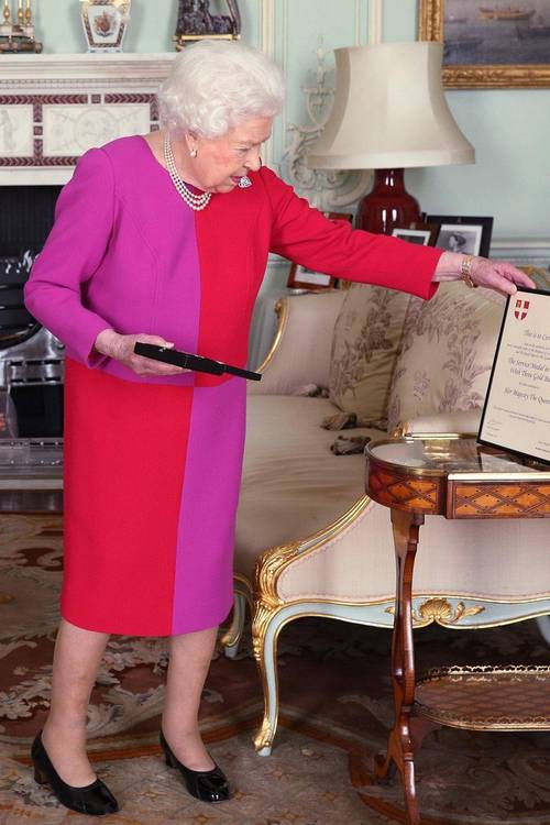 英国女王是如何保持如此苗条的身材的呢？