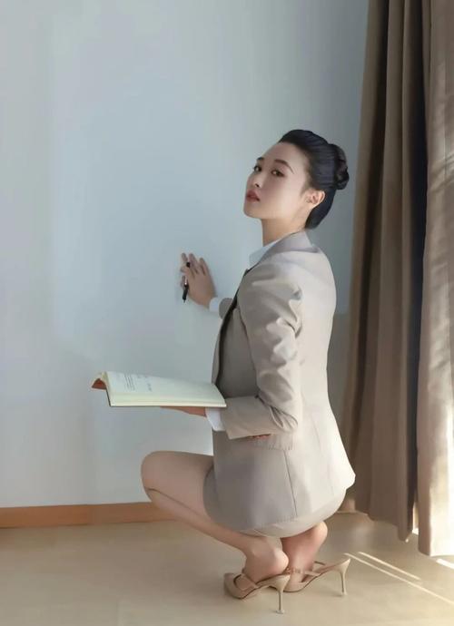 如何同过OL完美身型练就法塑造标准职场女性身材？