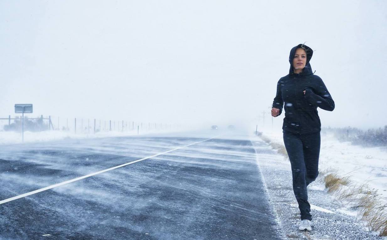 这位美国女子坚持跑步，难道不嫩带动家人一起改善身体素质吗？