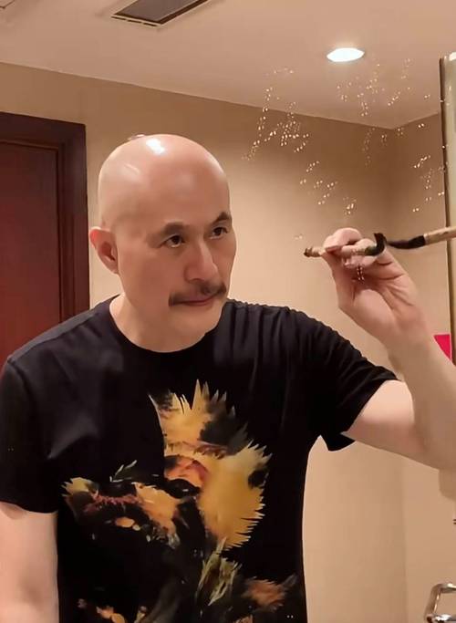 徐锦江晒儿子减肥前后对比，195斤小胖子如何变成纤瘦少年？