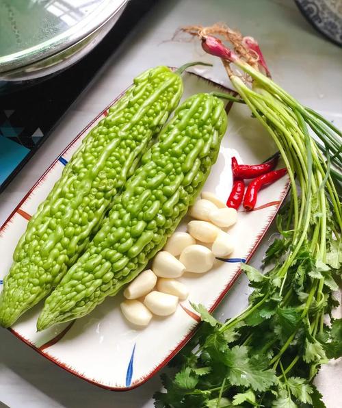产后减肥，苦瓜是哪种食物的好帮手呢？