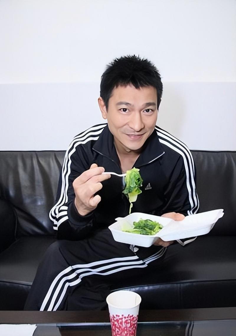 刘德华坚持30年塑身，他真的只吃减肥餐吗？
