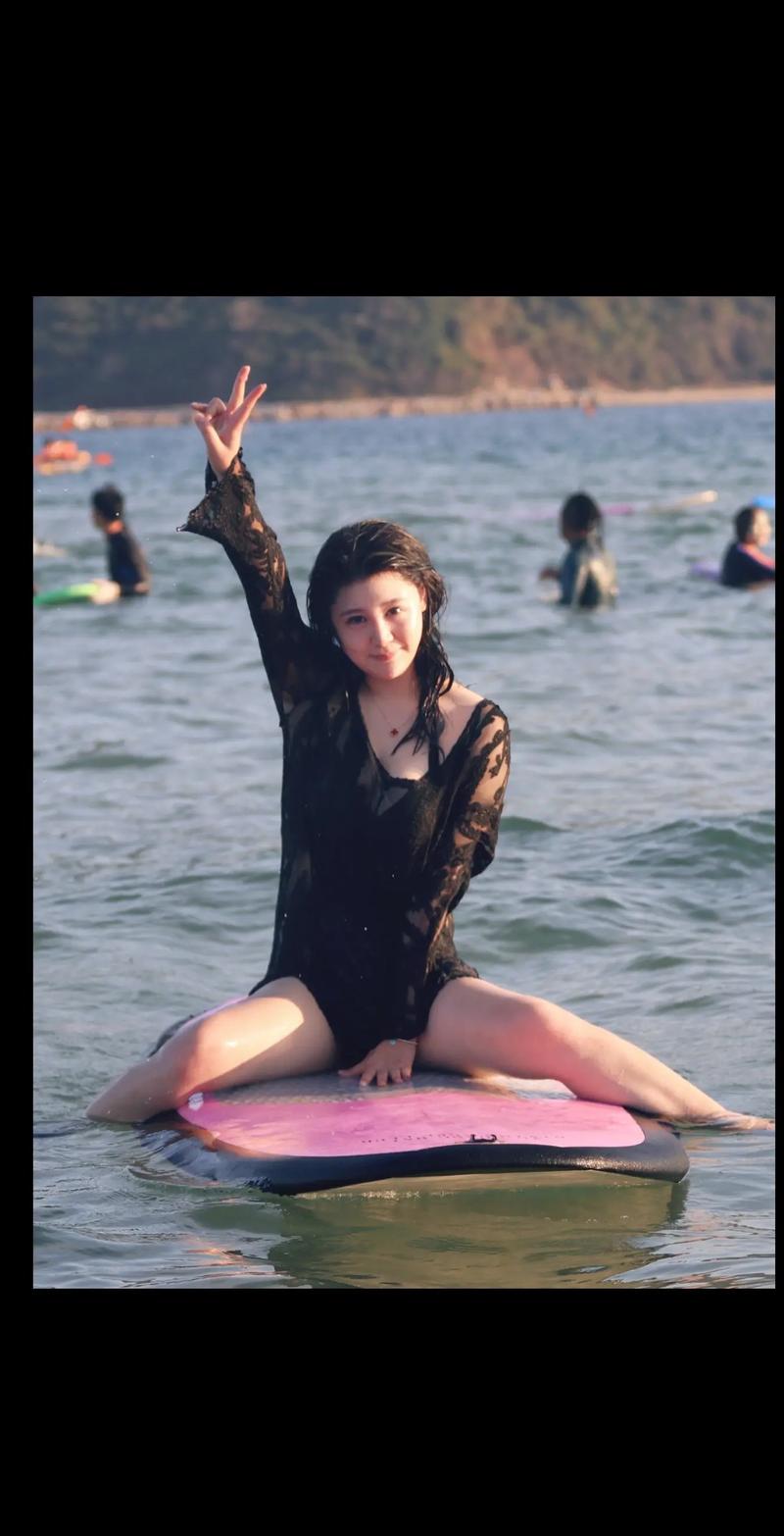 如何将她环游世界晒美照秀身材，激励大家勇敢追求梦想？