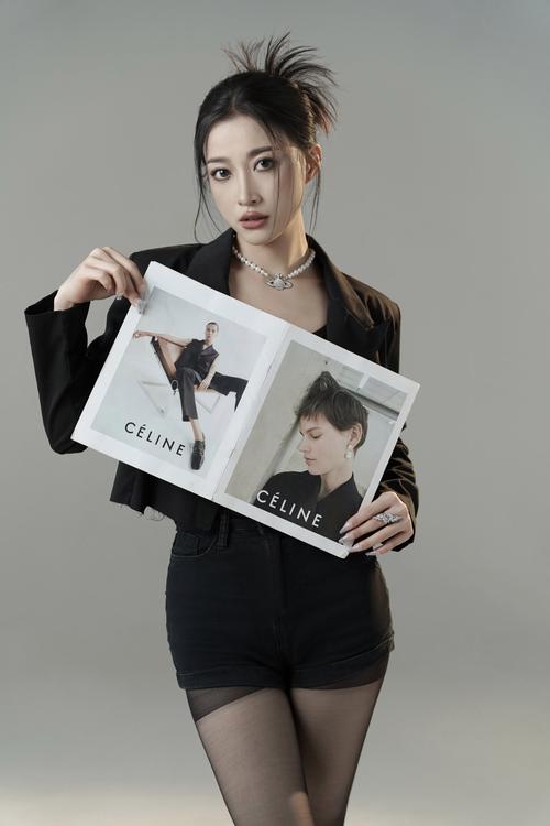 杂志刊登女模照片，这种病态审美是否合适呢？