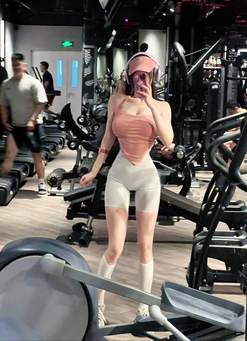 美国女子健身6个月，如何成为性感辣妈？