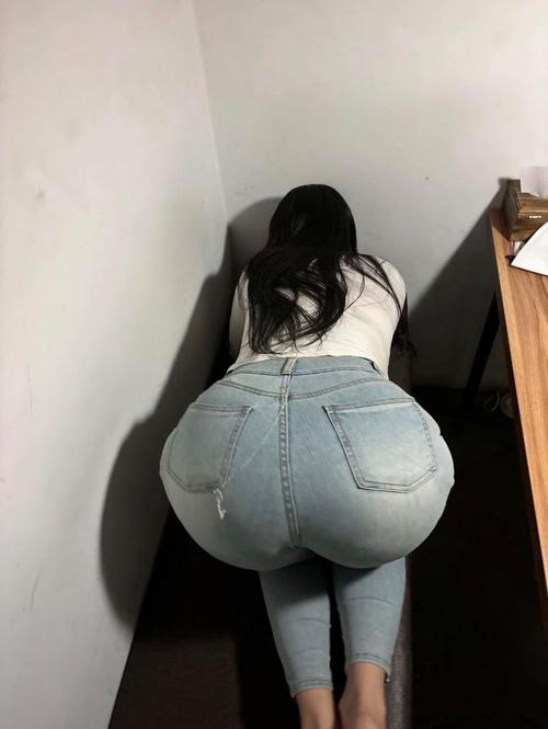 难道不是应该减去那又大又圆的臀部吗？