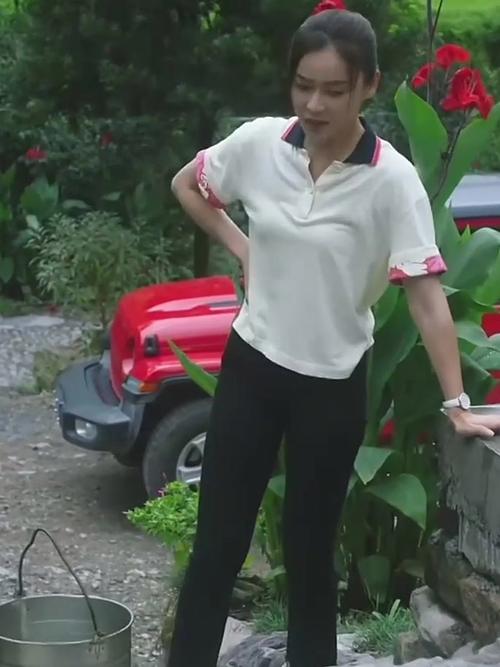 袁姗姗牛仔装机场造型潮酷，自虐式减肥后状态如何？