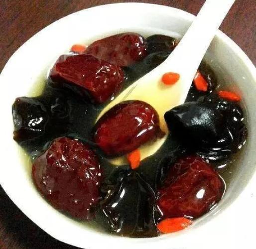 黑木耳红枣汤能同时调经、和减肥吗？