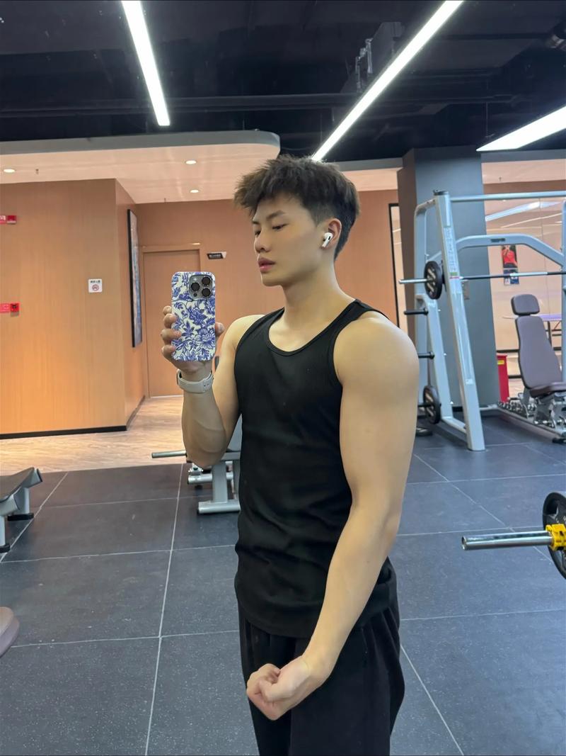 20岁男性健身标准具体有哪些？