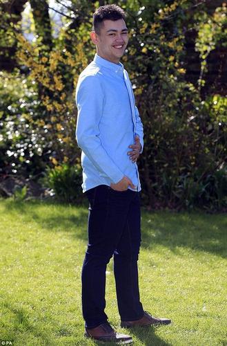 英国男子两年内如何成功减掉317斤赘肉？