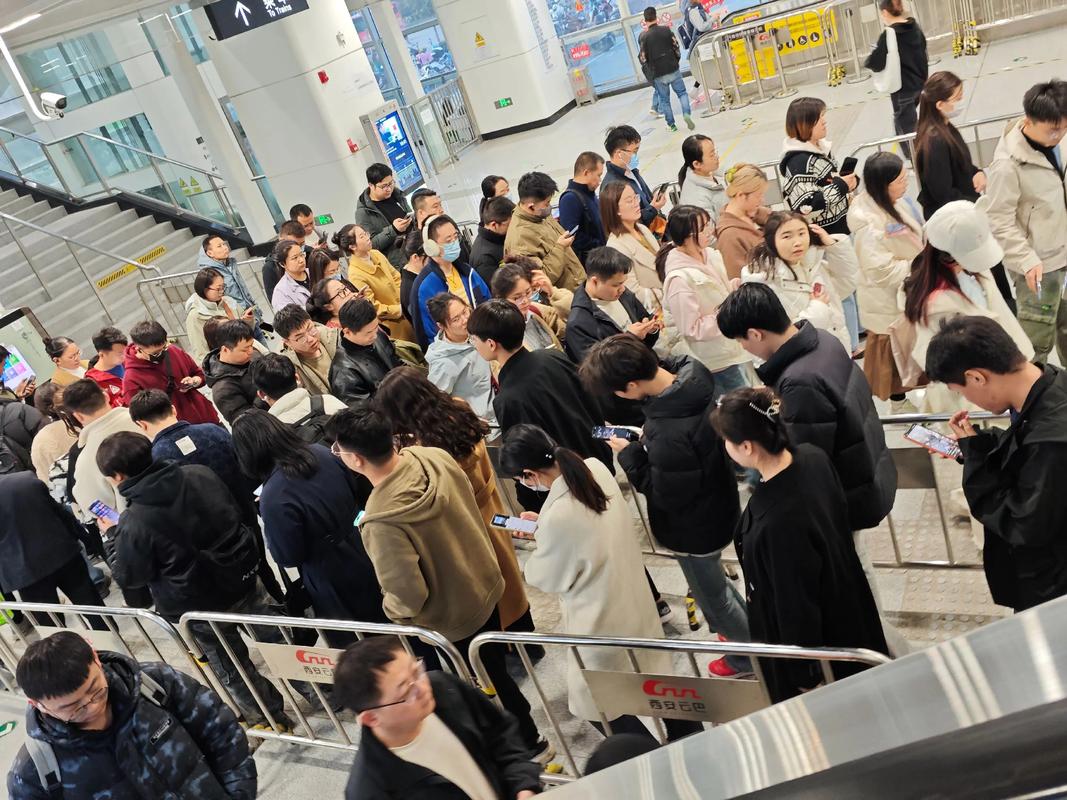 为什么韩国上班族午饭后流行行走，人群为何持续增多？