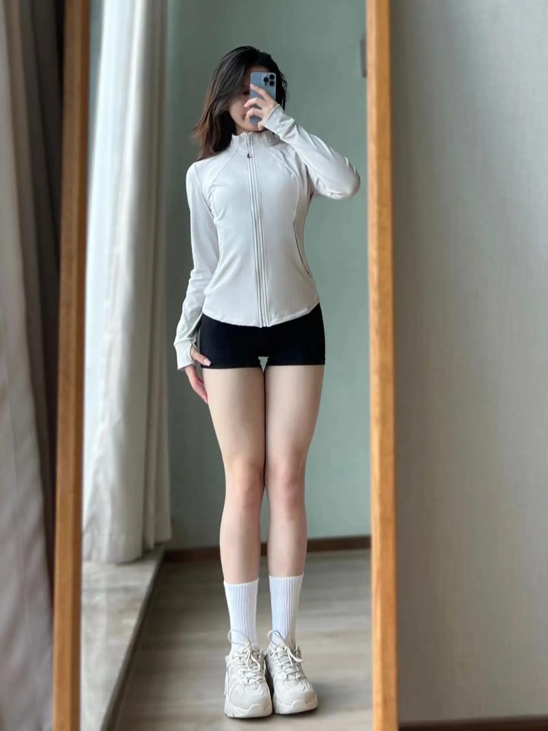 如何同过健美运动打造梗加迷人的美腿线条呢？