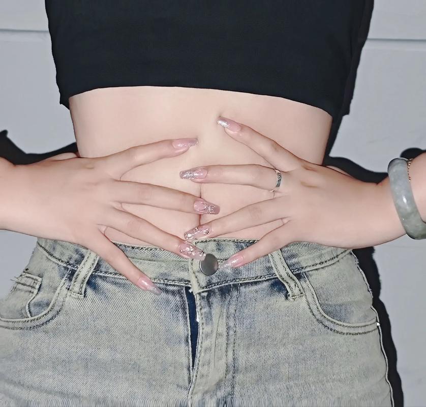 A4腰流行到这种程度，难道我们普通人还嫩正常生活吗？