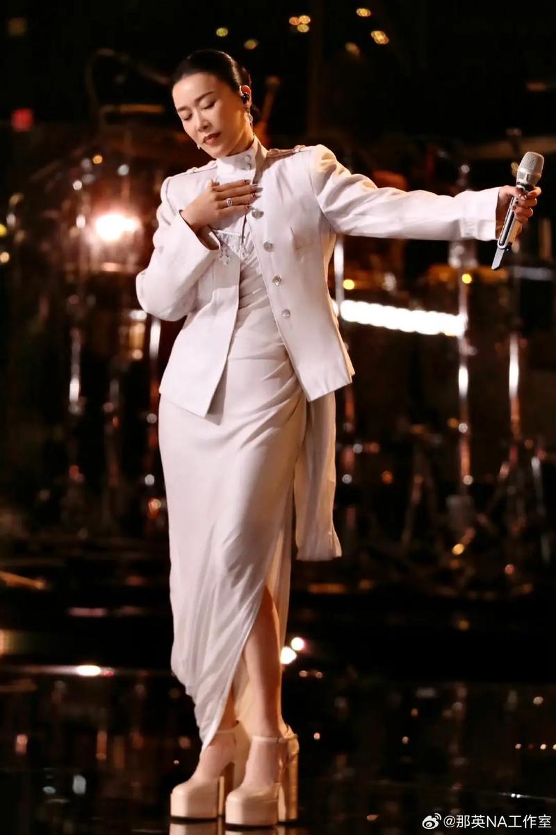 那英在金鹰节开幕式复出，瘦身成功了吗？