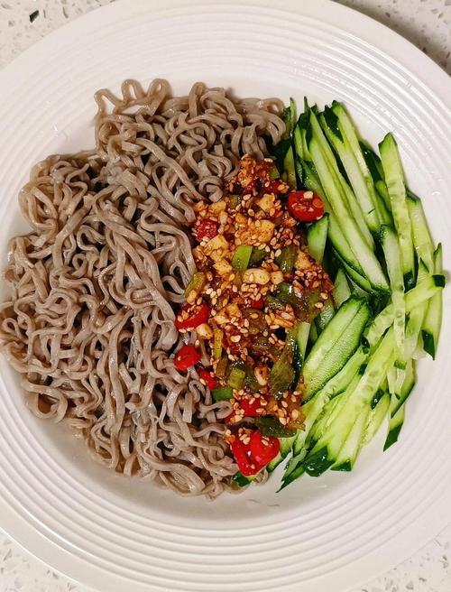 夏季减肥主食吃凉面哪种凉面既嫩瘦身又加速燃脂？